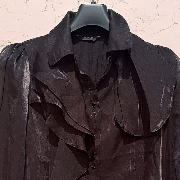 Satin silk blouse🖤 - Picture 4 of 7